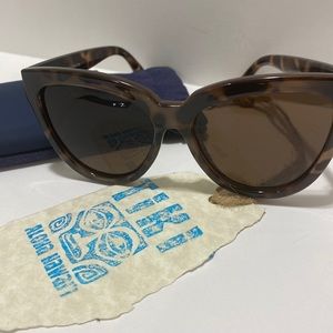 Le Specs Tortoise Liar Liar Australian Sunglasses Like New